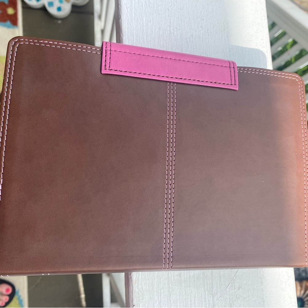 NWT Holman Christian Standard Bible. So pretty 🌸 - Picture 13 of 14